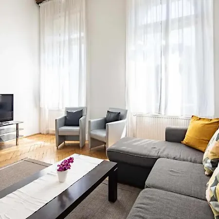 Cityscape Budget Oktogon Apartmán