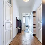 Apartment Cityscape Budget Oktogon Budapest